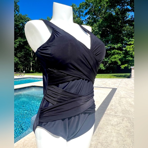 NWT Miracle swimsuit look 10 pounds lighter in 10 seconds! Black Size 18 - Picture 2 of 8
